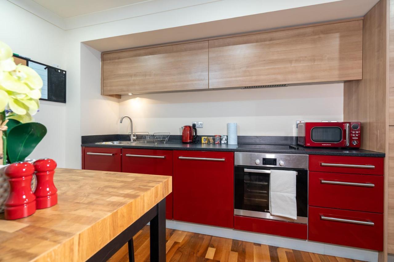 Avril Serviced Apartment Бирмингем Экстерьер фото