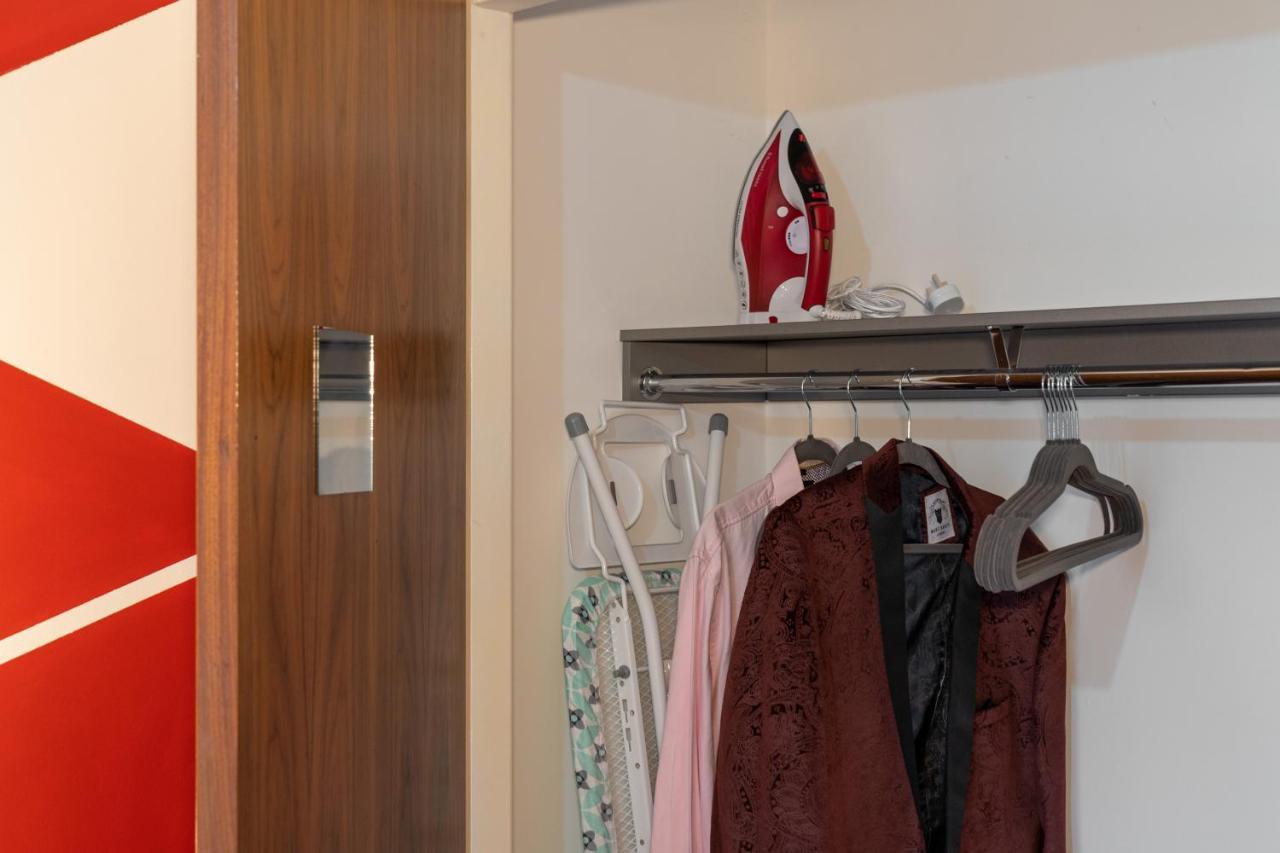 Avril Serviced Apartment Бирмингем Экстерьер фото