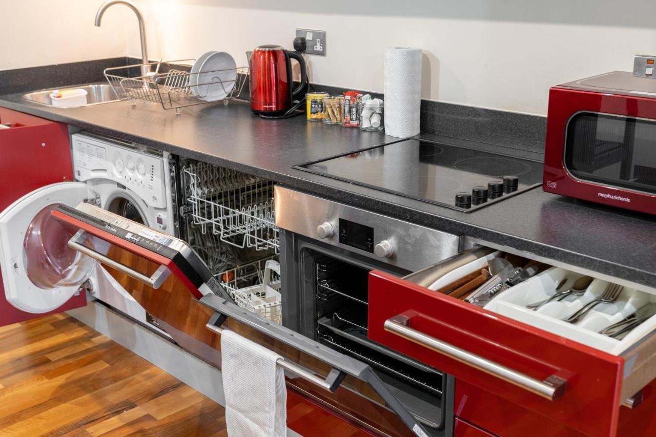 Avril Serviced Apartment Бирмингем Экстерьер фото