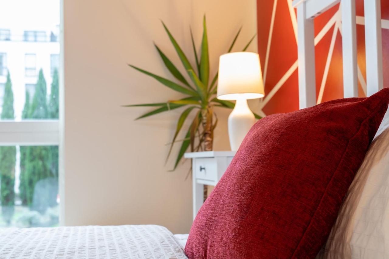 Avril Serviced Apartment Бирмингем Экстерьер фото